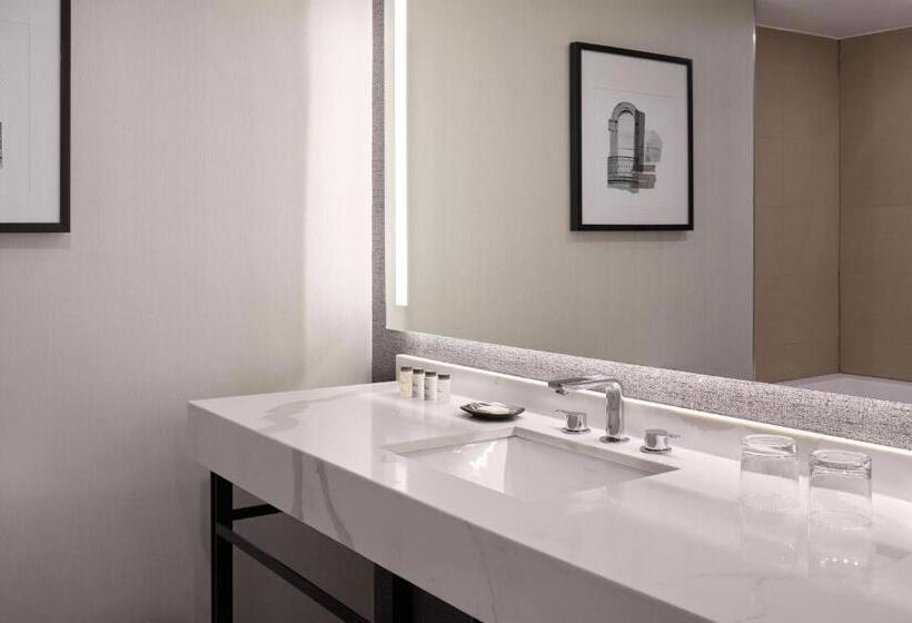 Номер Superior, Sheraton Parkway Toronto North Hotel & Suites