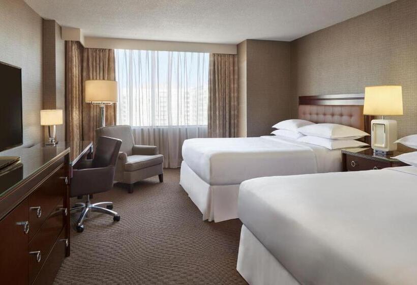 Номер Клуб, Sheraton Parkway Toronto North Hotel & Suites