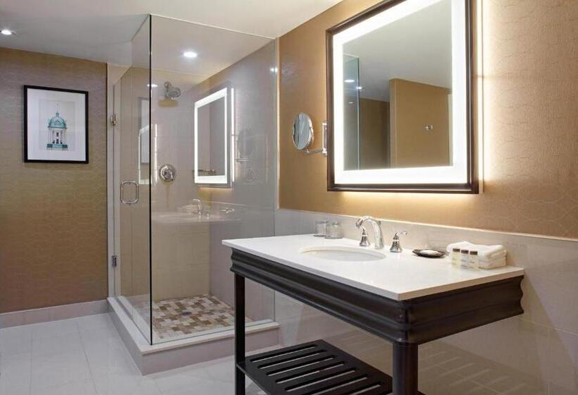 Люкс Клуб, Sheraton Parkway Toronto North Hotel & Suites