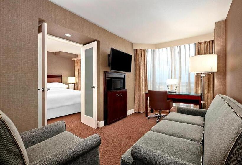Люкс Клуб, Sheraton Parkway Toronto North Hotel & Suites