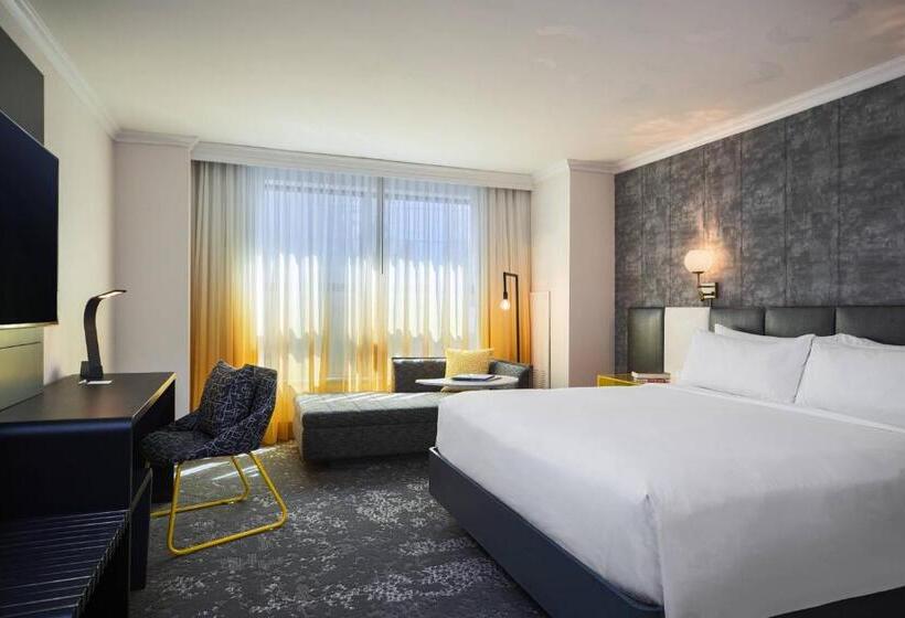 适合残疾人士使用的带超级大床的标准间, Renaissance New York Times Square By Marriott