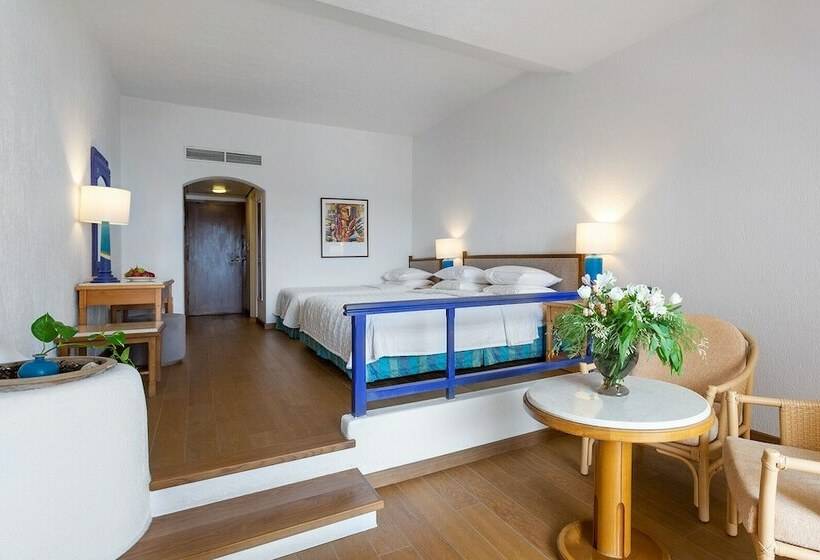 סוויטת ג'וניור, Coral Beach Hotel & Resort Cyprus
