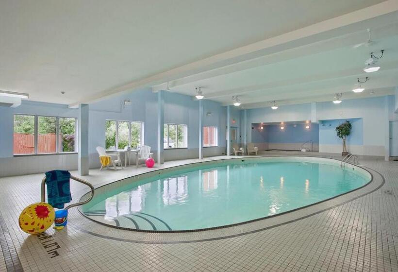 Люкс Deluxe Кровать Кинг, Travelodge Hotel By Wyndham Sudbury