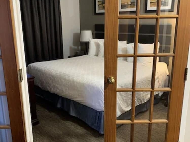 Люкс, Travelodge Hotel By Wyndham Sudbury