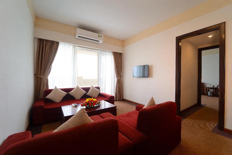 سوئیت با چشم‌انداز رودخانه, Century Riverside Hotel Hue