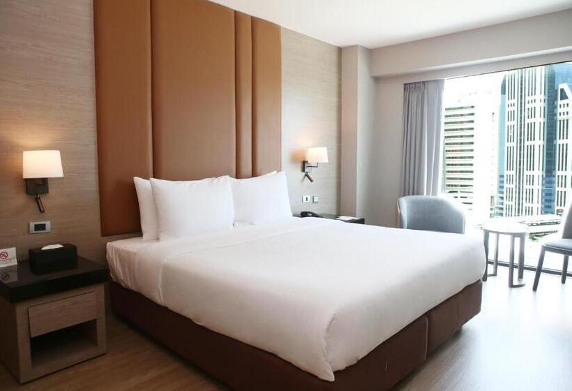 Club Room King Bed, Ramada By Wyndham Bangkok Sukhumvit 11