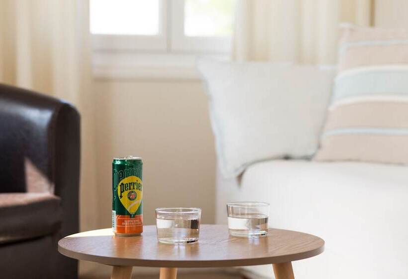 Классический Номер, Hôtel Laminak, The Originals Relais