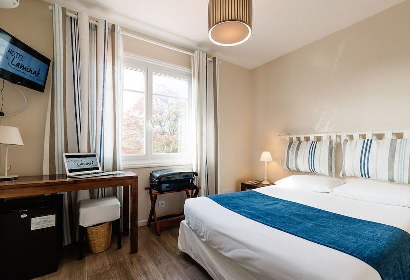 Номер Стандарт, Hôtel Laminak, The Originals Relais