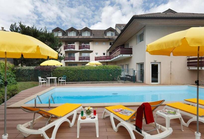 اتاق استاندارد سه نفره, Logis Hotel Arc En Ciel