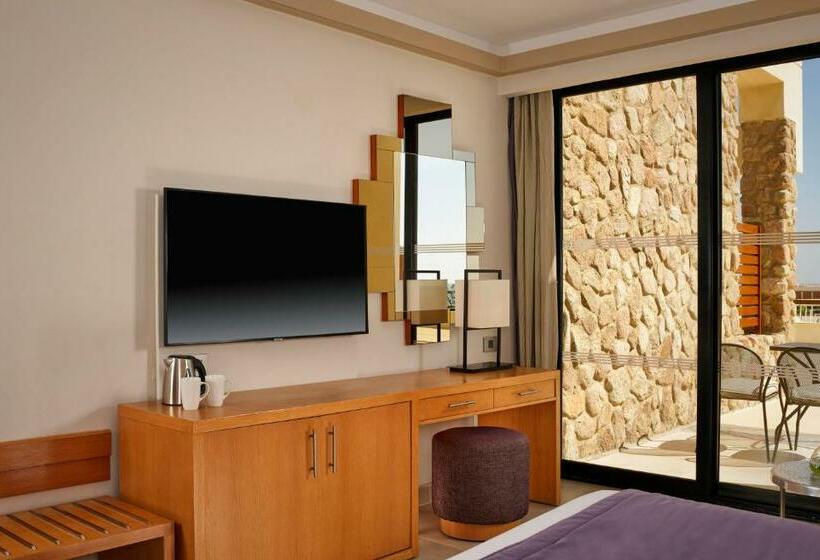 اتاق استاندارد با چشم‌انداز استخر, Coral Sea Imperial Coral Sea Sensatori