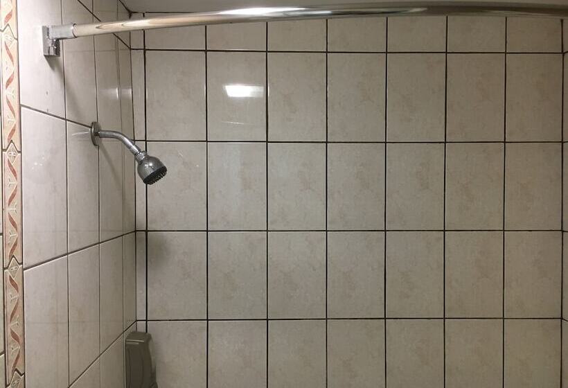 Номер Стандарт 2 Двуспальные Кровати, Del Amo Inn