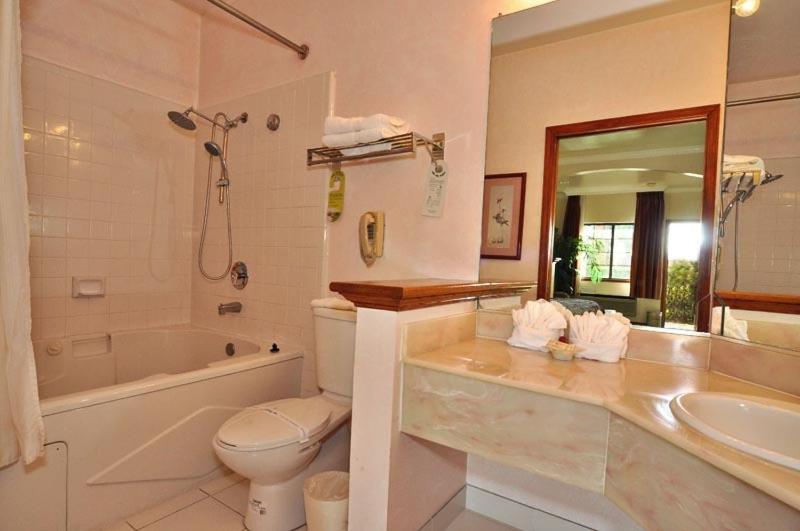 Номер Deluxe, Executive Inn Morgan Hill