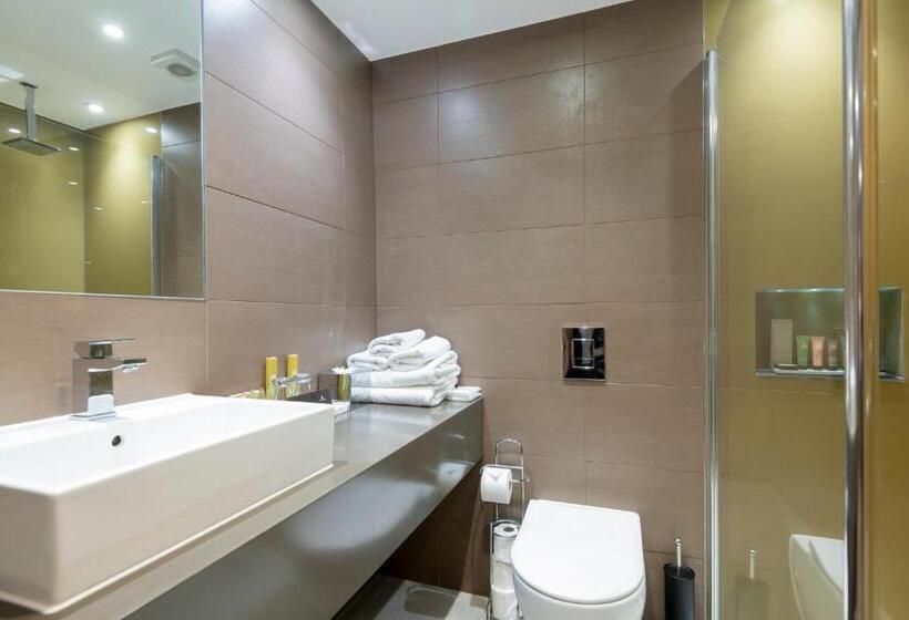 Номер Стандарт, Donnington Manor