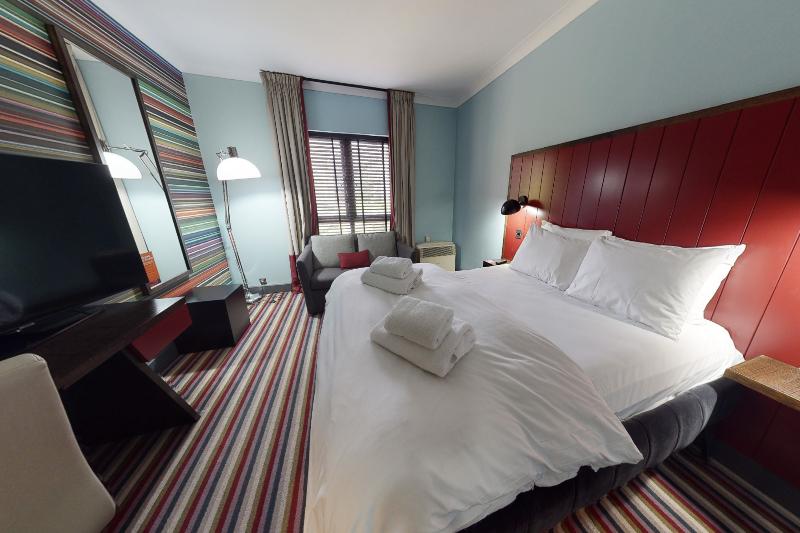 اتاق استاندارد, Village Hotel Swindon