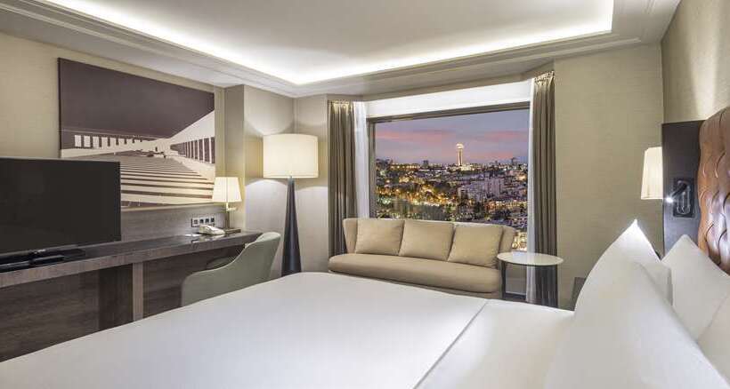 اتاق اجرایی با تخت بزرگ, Hilton Cairo Heliopolis