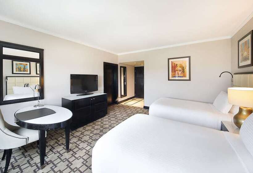اتاق استاندارد با چشم‌انداز استخر, Hilton Cairo Heliopolis