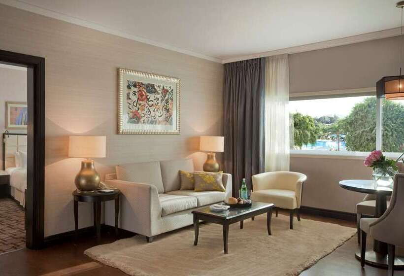 سوییت با چشم‌انداز استخر, Hilton Cairo Heliopolis