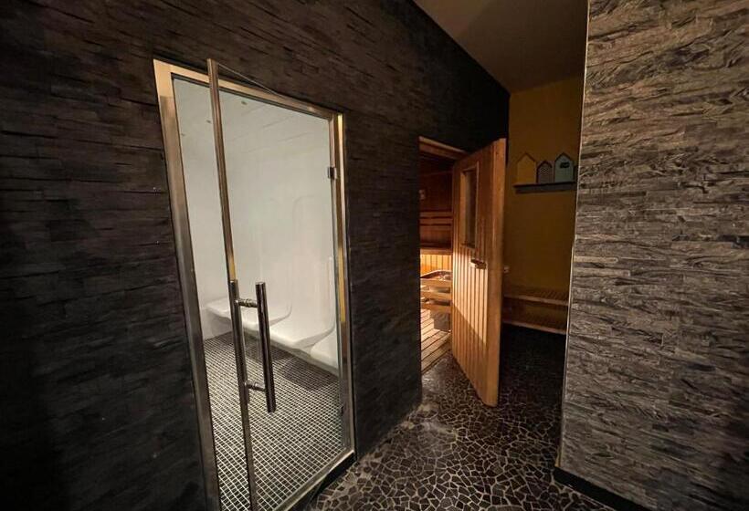 Студия Стандарт, Logis Hotel Center