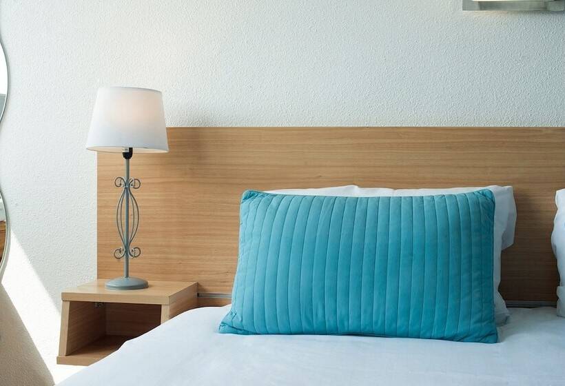 Номер Стандарт Трехместный, The Originals Boutique, Hôtel Neptune, Bercksurmer