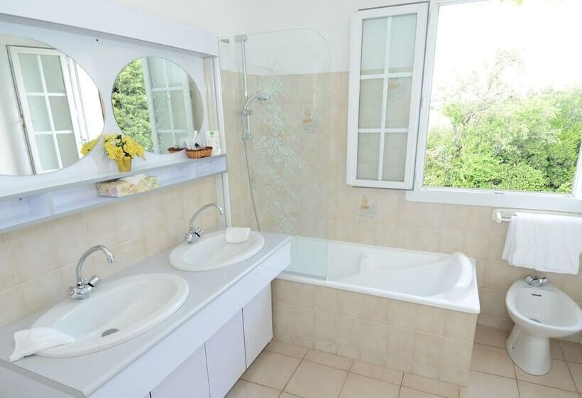 Семейный Номер, Le Relais du Val d'Orbieu
