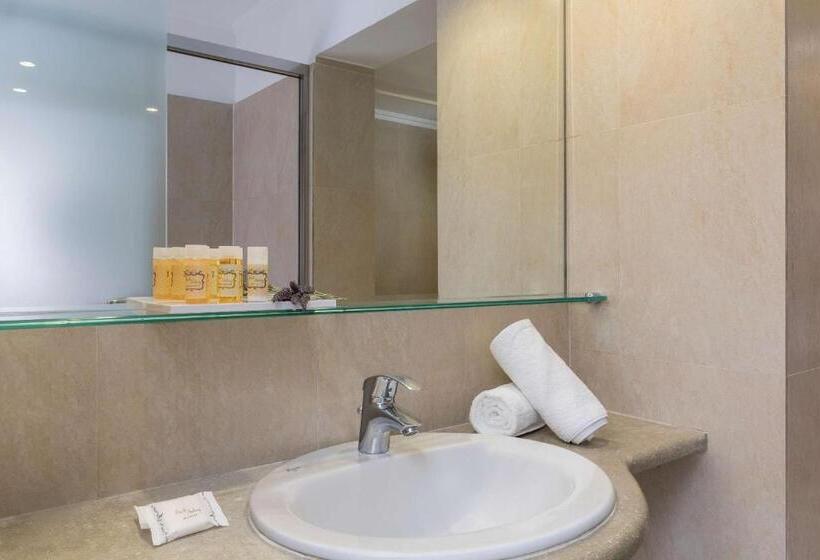 4인용 스탠다드 룸, Best Western Plus Hotel Plaza