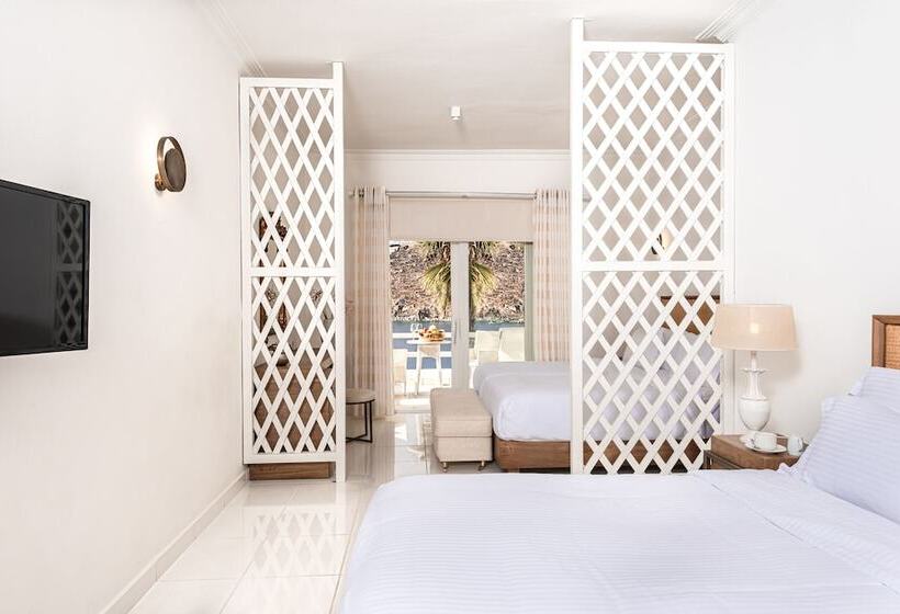 سوییت با چشم‌انداز دریا, Nissaki Boutique