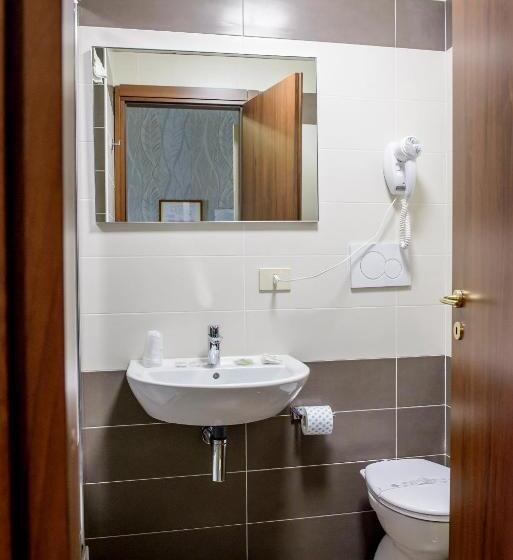 Habitación Triple Estándar, Emmaus