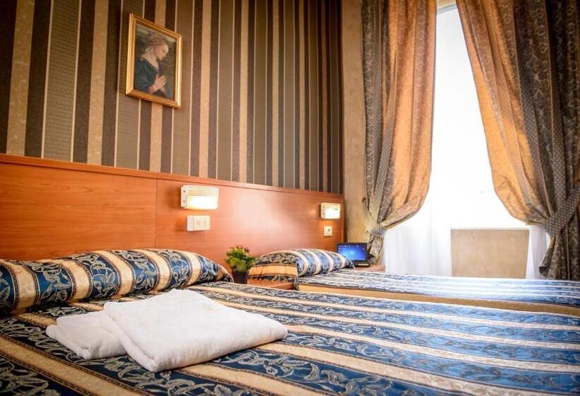 Habitación Triple Estándar, Emmaus