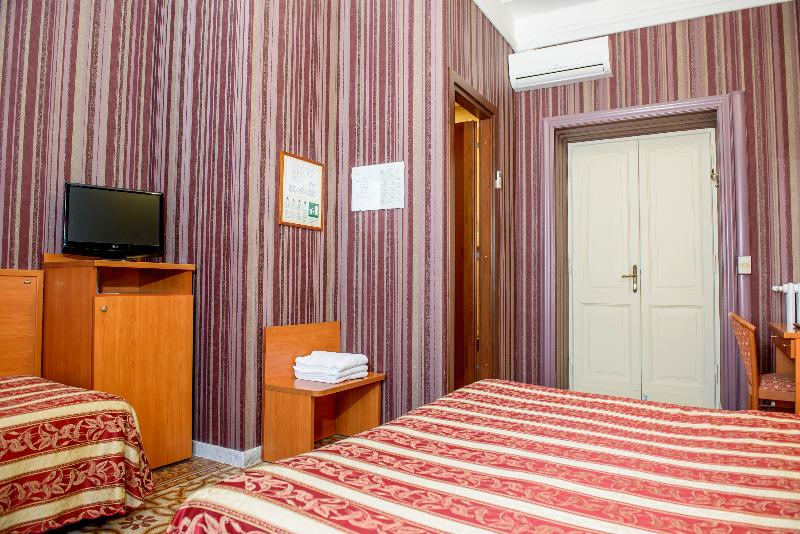 Habitación Triple Estándar, Emmaus