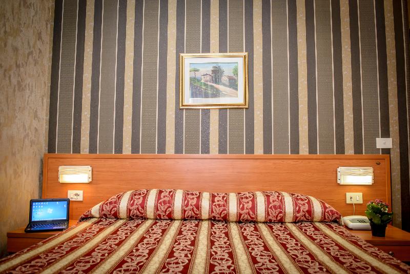 Habitación Estándar, Emmaus