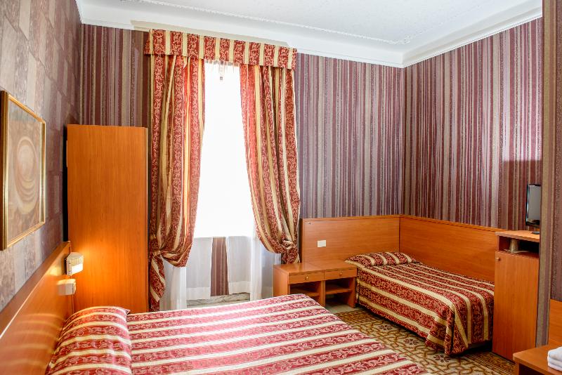Habitación Triple Estándar, Emmaus
