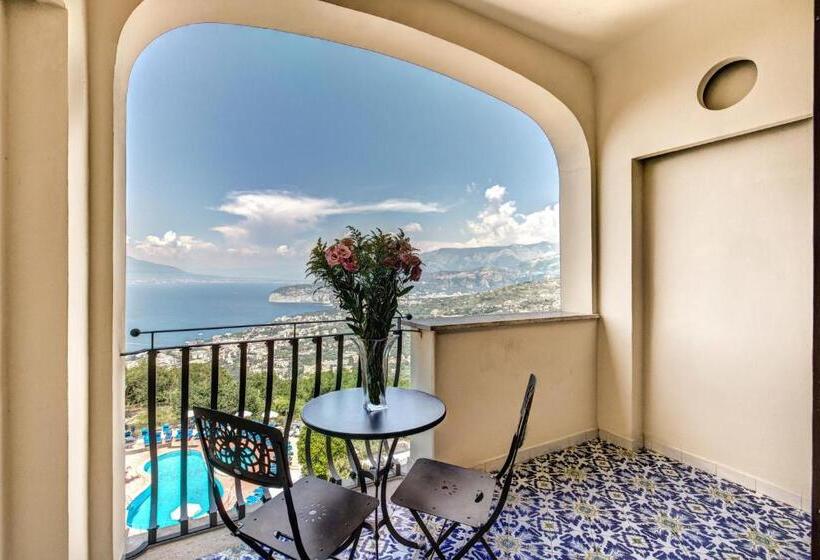 Номер Стандарт Вид на Море с Балконом, Grand Hotel Hermitage