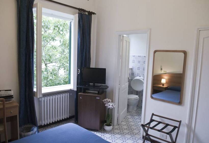 Номер Стандарт Вид на Сад, Villa Sarah
