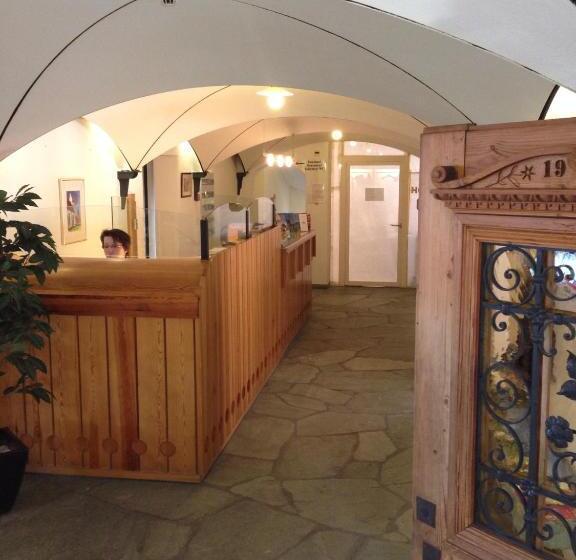 اتاق استاندارد سه نفره, Restaurant Kulm