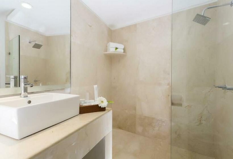 Deluxe Room King Size Bed, Flamingo Vallarta Hotel & Marina