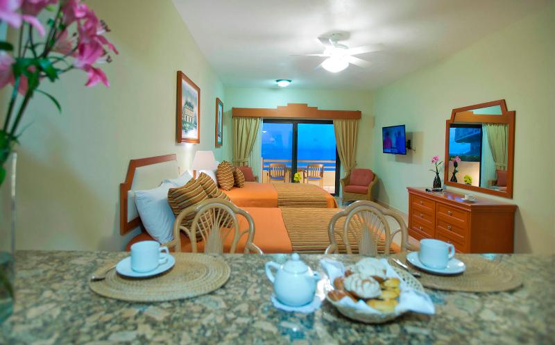 Studio Superior, Paradise Village
