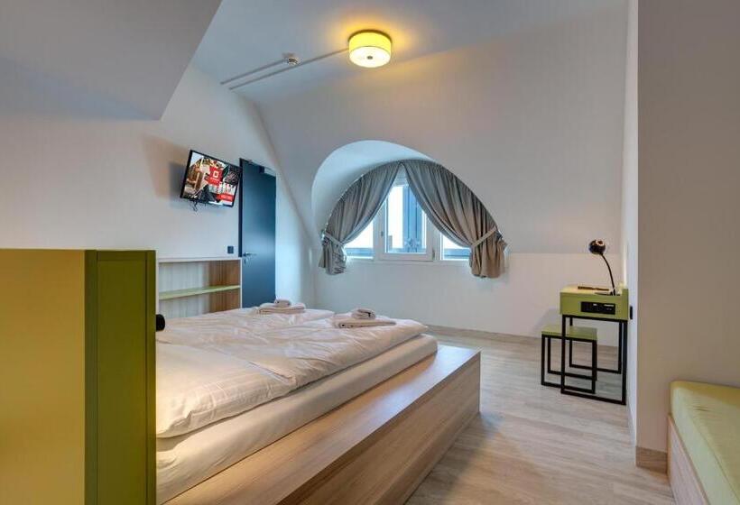 Номер Стандарт Трехместный, Meininger Hotel München Olympiapark