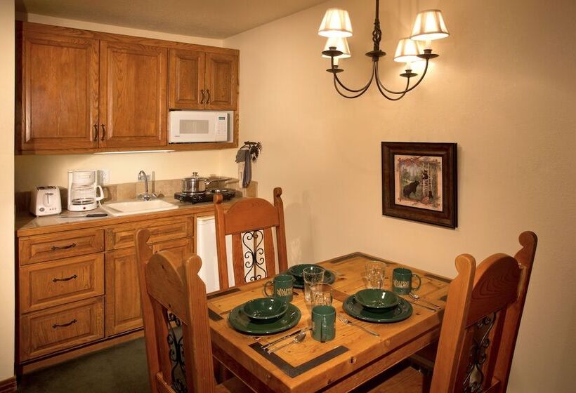 Люкс, Alpine Village Suites
