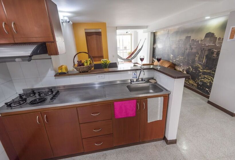 اتاق لوکس با بالکن, Poblado Guest House