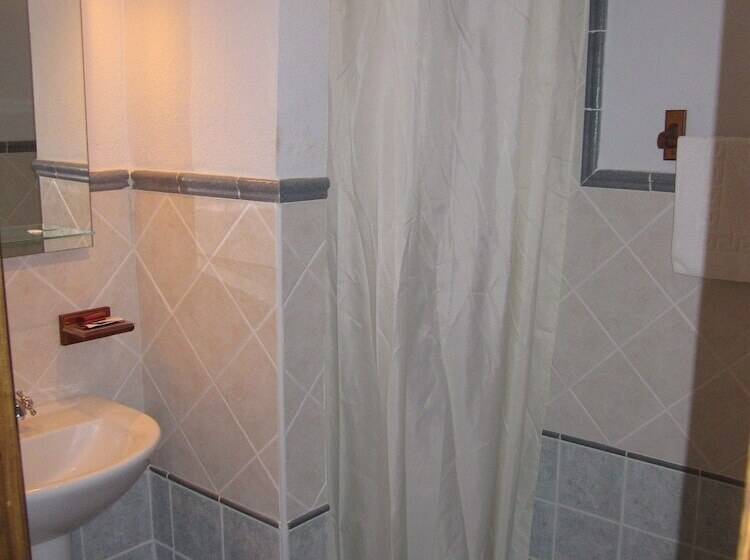 Трехместный Номер Базовый, Hostal Venta De Abajo