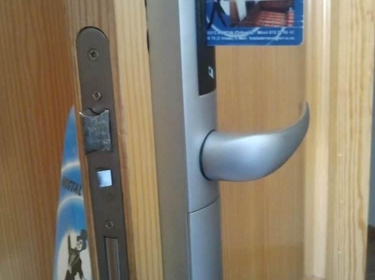 スタンダードルーム, Hostal Arneva Orihuela