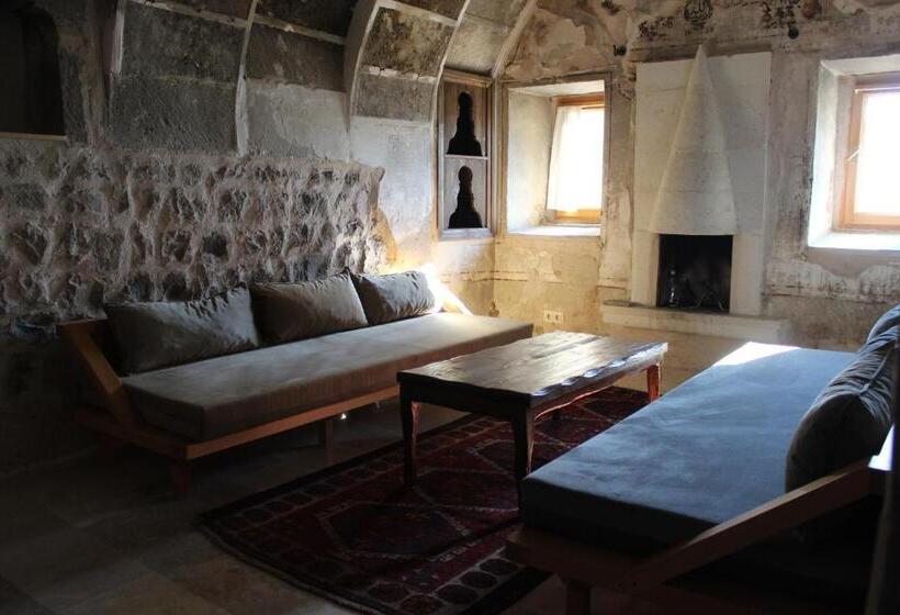 스위트 킹사이즈 침대, Helike Cave Suites