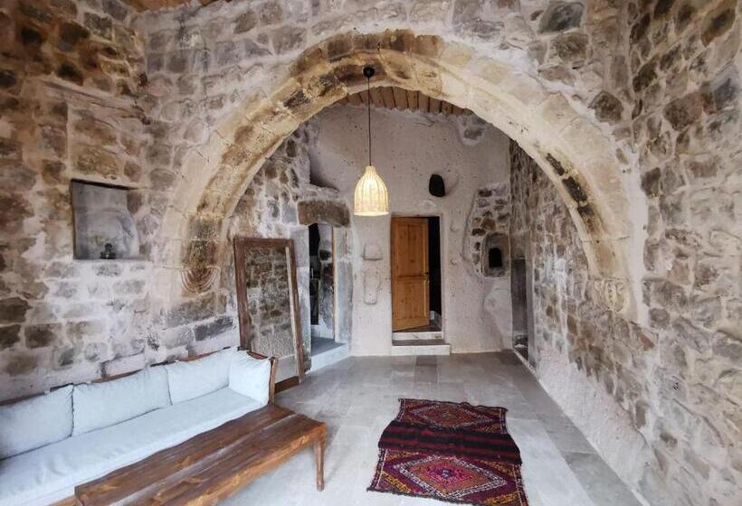 스위트 킹사이즈 침대, Helike Cave Suites