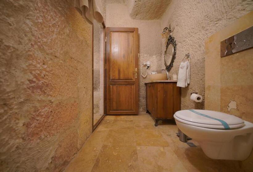 اتاق خانوادگی تودرتو, Salkım Cave House