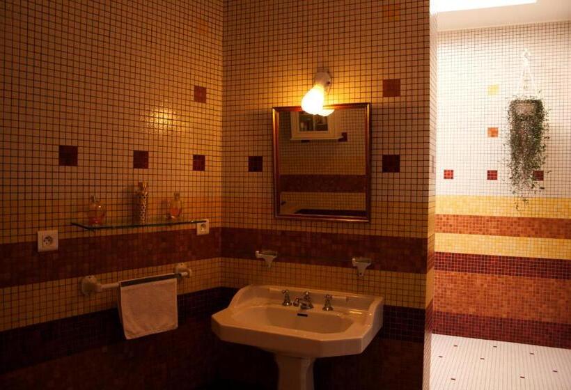 Номер Стандарт, Une Chambre à Neuilly Guest House