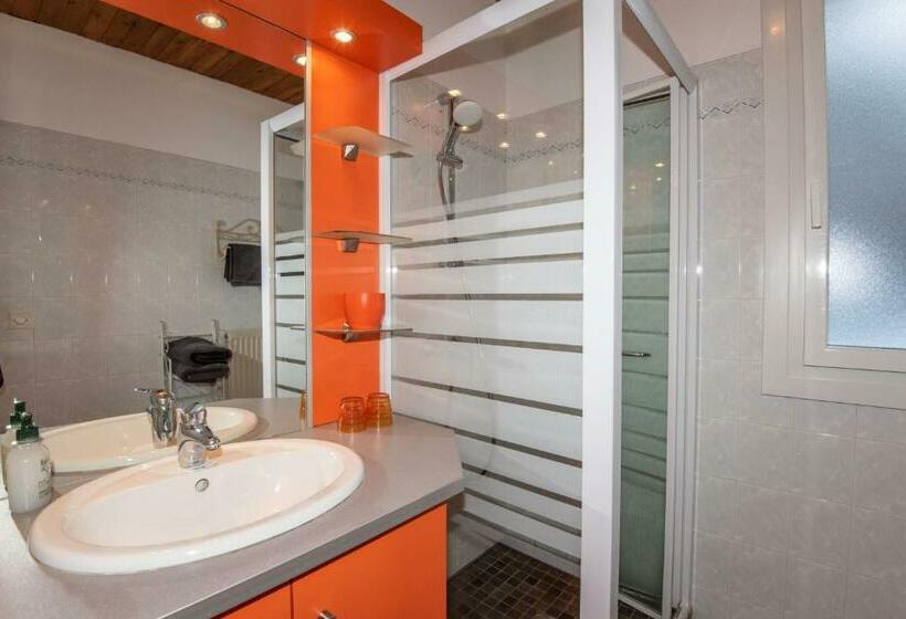 Номер Стандарт с Террасой, La Combe Fleurie Appartements & Chambres