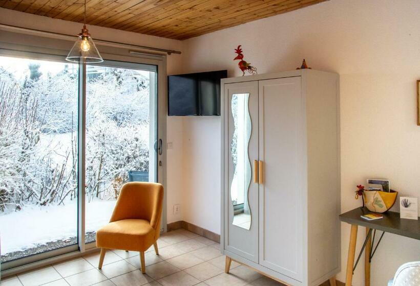 Номер Стандарт с Террасой, La Combe Fleurie Appartements & Chambres