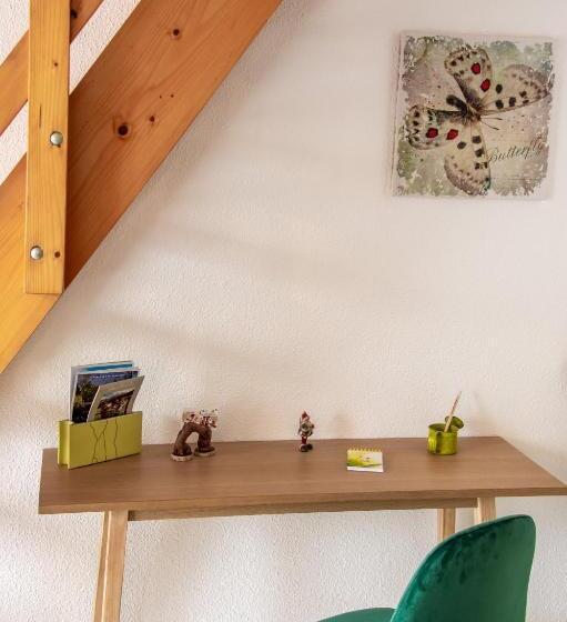 Семейный Номер Вид на Сад, La Combe Fleurie Appartements & Chambres