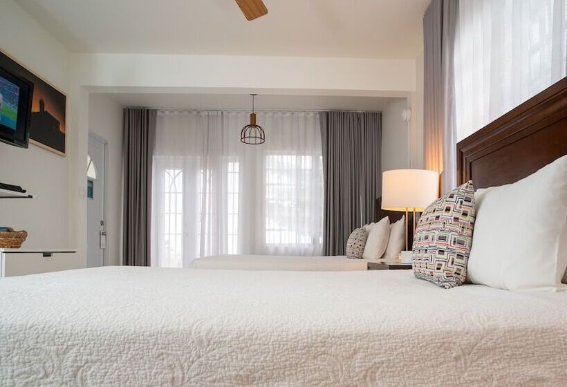 اتاق استاندارد با تراس, Lazy Parrot Inn