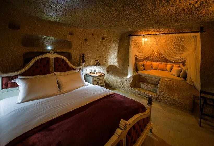 スーペリアファミリールーム, Maya Cave